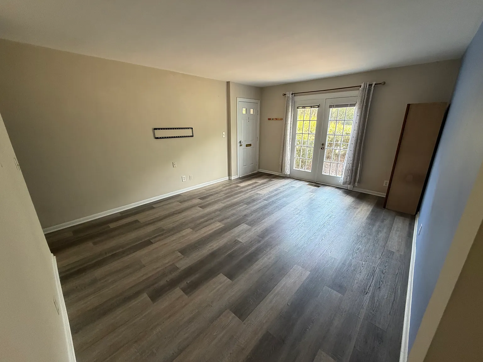 2 bed, 755 sqft, $2,400 — Photo 4