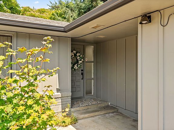 4th image of 805 Kelly Ln