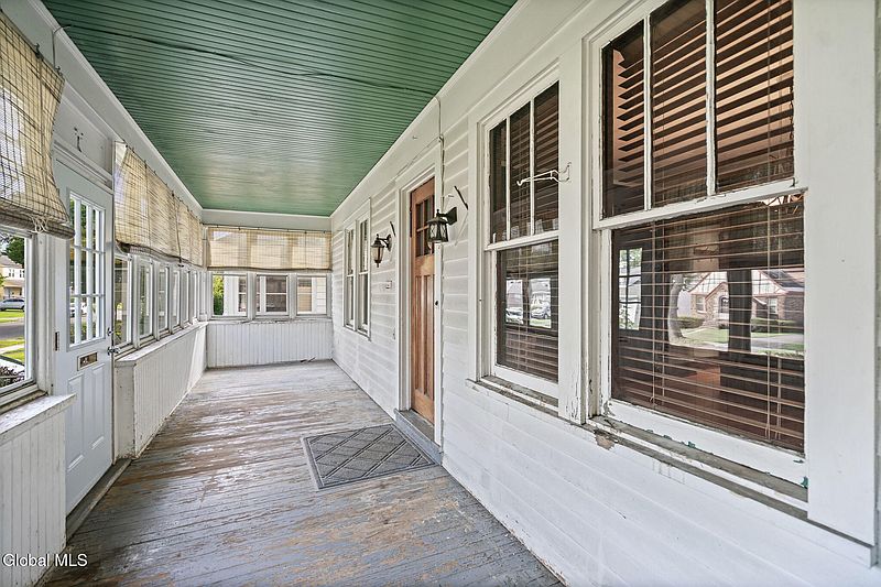 3rd image of 28 Marwill Street
