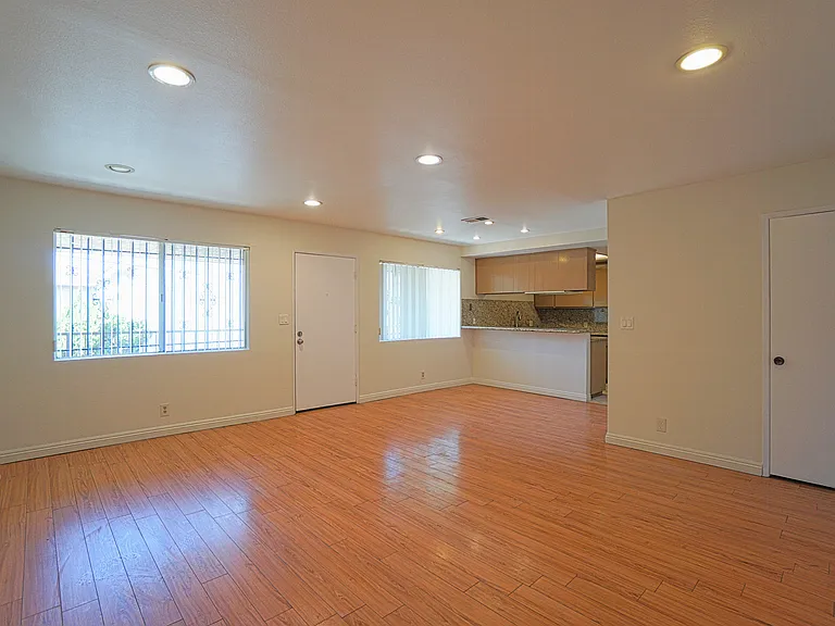 429 S New Ave #5 — Photo 4
