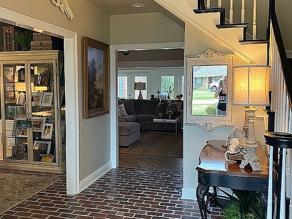 3rd image of 306 Greenacres Blvd