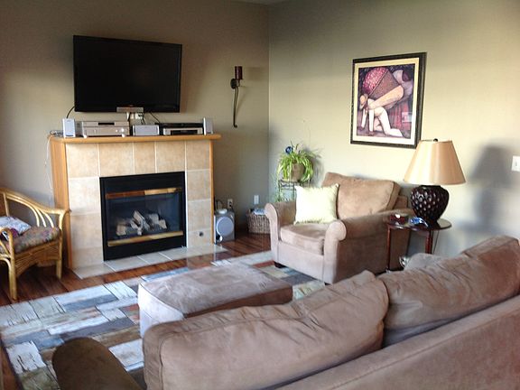 3rd image of 418 17th St SE Unit 1F