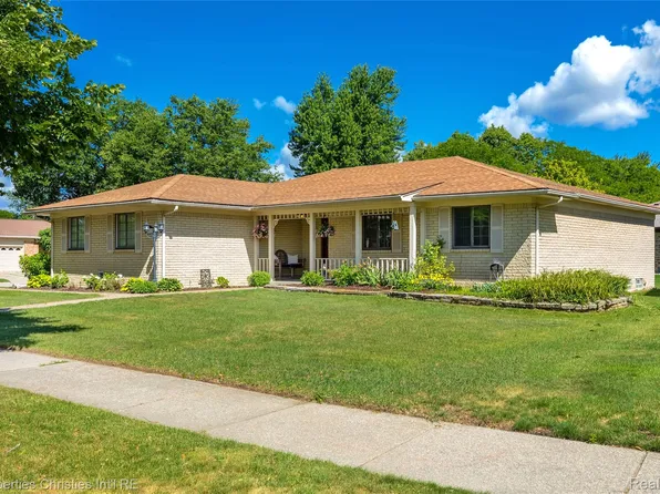6805 Emerald Shores Dr, Troy, MI 48085