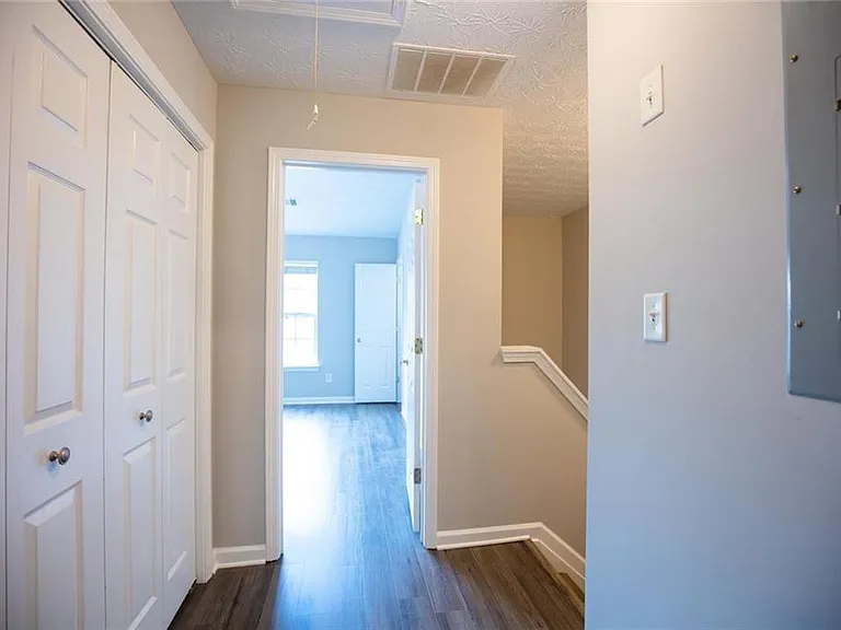 649 Kenridge Dr — Photo 16