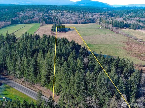 4th image of 5662 Center Road