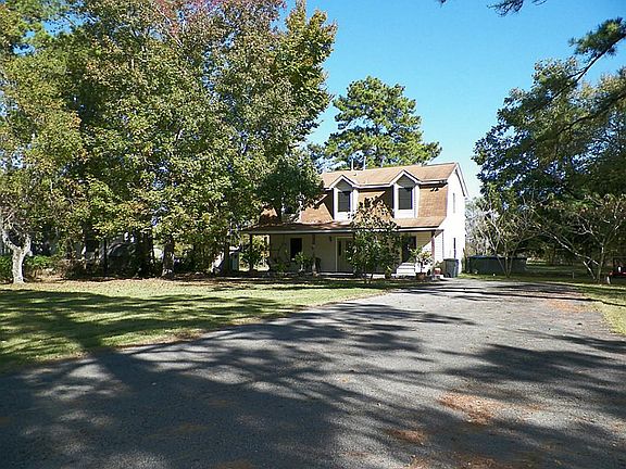 Extra parking to the side for the holiday guests.