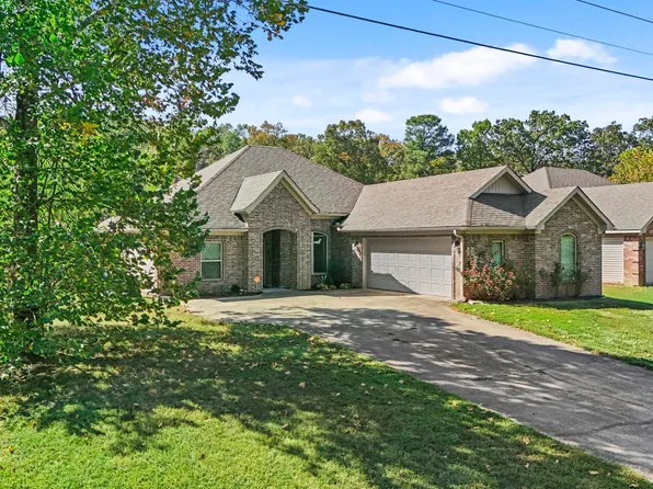 2115 Hickory Dr, Bryant, AR 72019