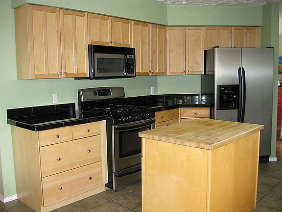 Stainless Steel Appliances. Lots of Cabinets & Drawers.