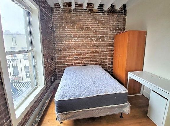 2nd image of 971 Columbus Ave #7R
