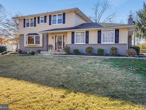 3rd image of 2 Marklyn Ct