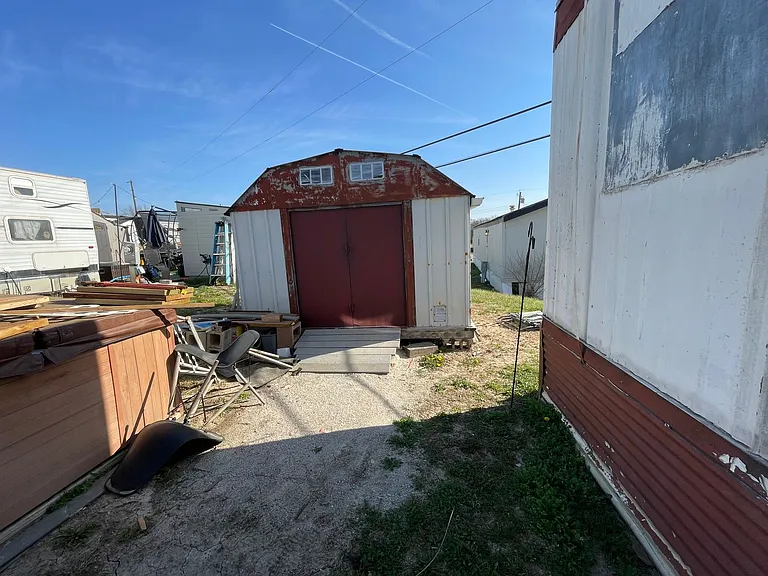 503 E Main St — Photo 34