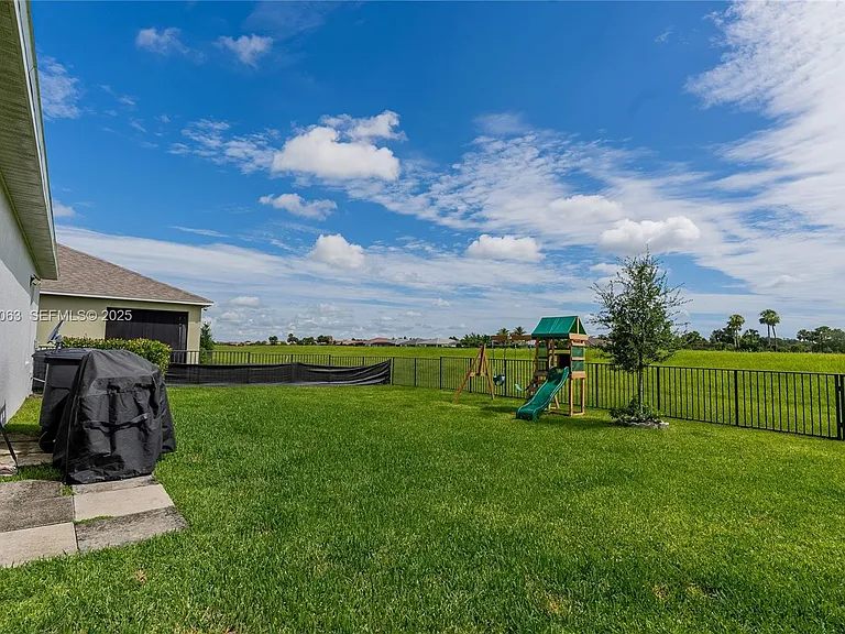 10609 SW Vasari Way — Photo 12