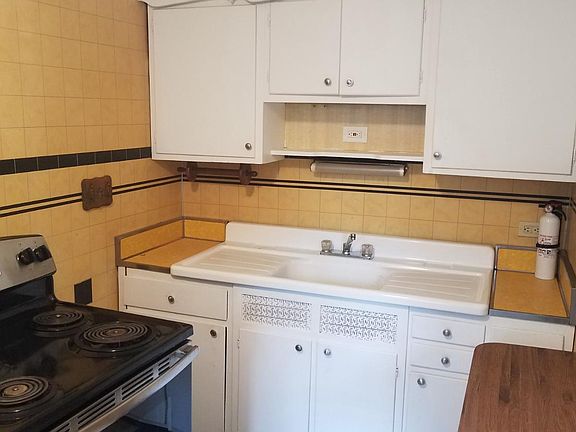 4th image of 320 W 22nd St