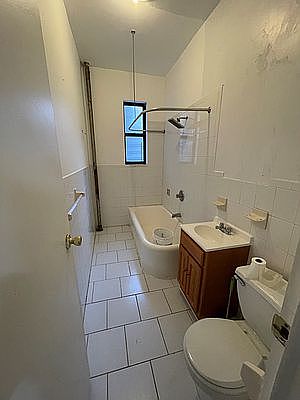 4th image of 25 Tennis Ct APT 4D