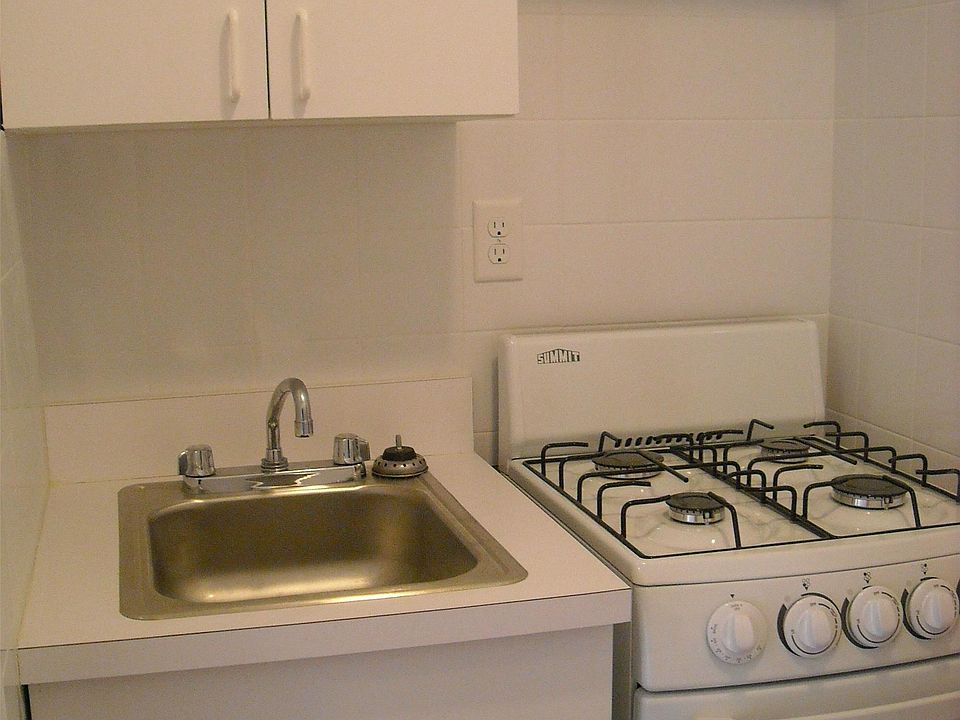 2nd image of 312 E 6th St APT D3