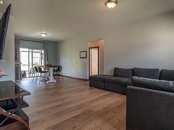 5th image of 1102 Cook St