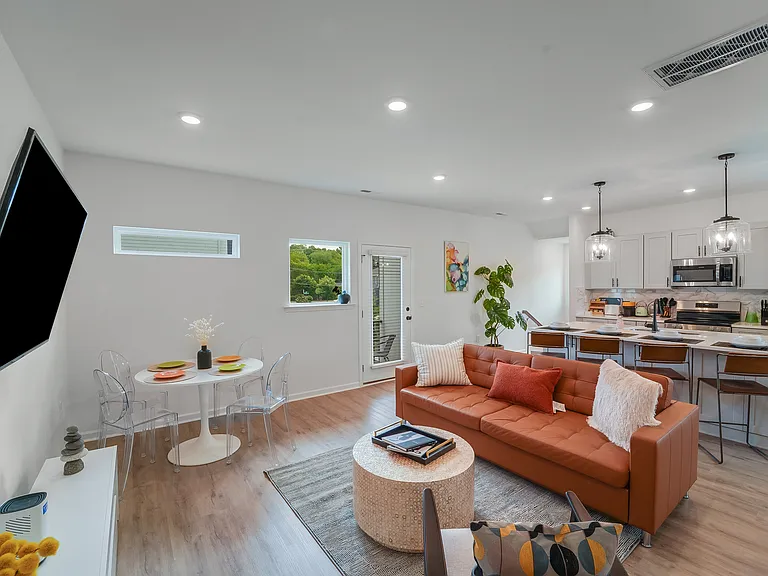 1205 Lomax Ave — Photo 7
