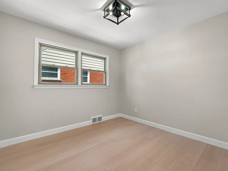 24411 Princeton St — Photo 16