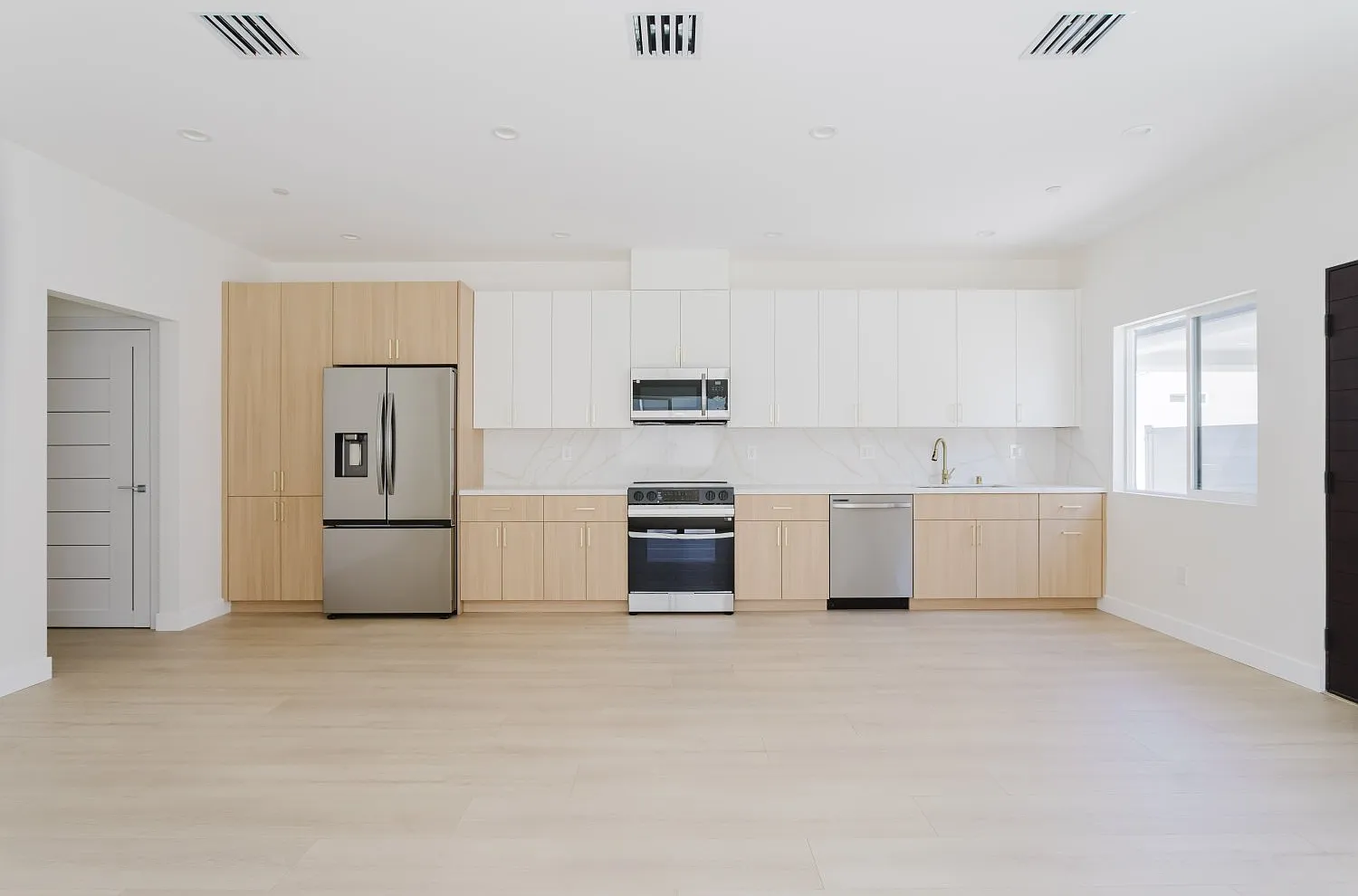 1507 N Niagara St — Photo 3