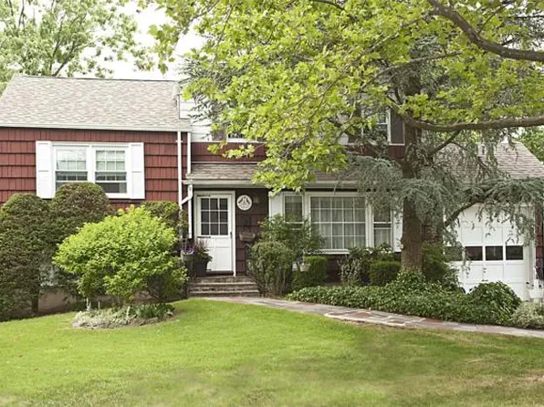 17 Ascot Rd, Yonkers, NY 10710