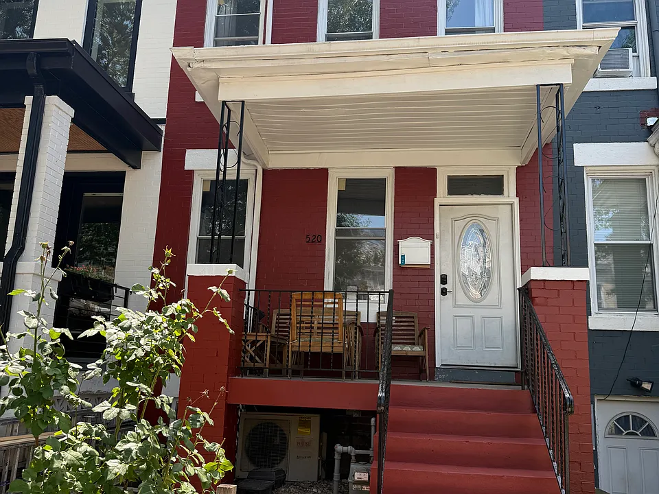 520 Kenyon St NW #B
