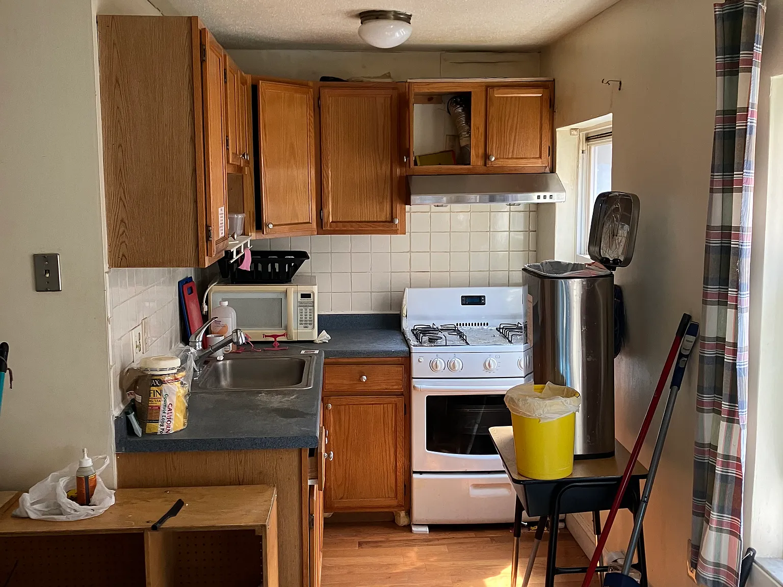 2 bed, 700 sqft, $3,100 — Photo 2