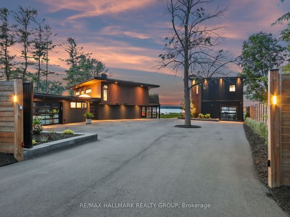 227 Grandview Rd, Ottawa, ON K2H 8B9