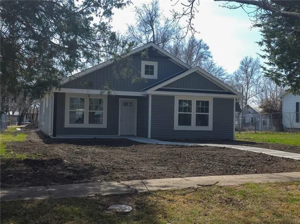 315 W Cornhill St, Cameron, MO 64429