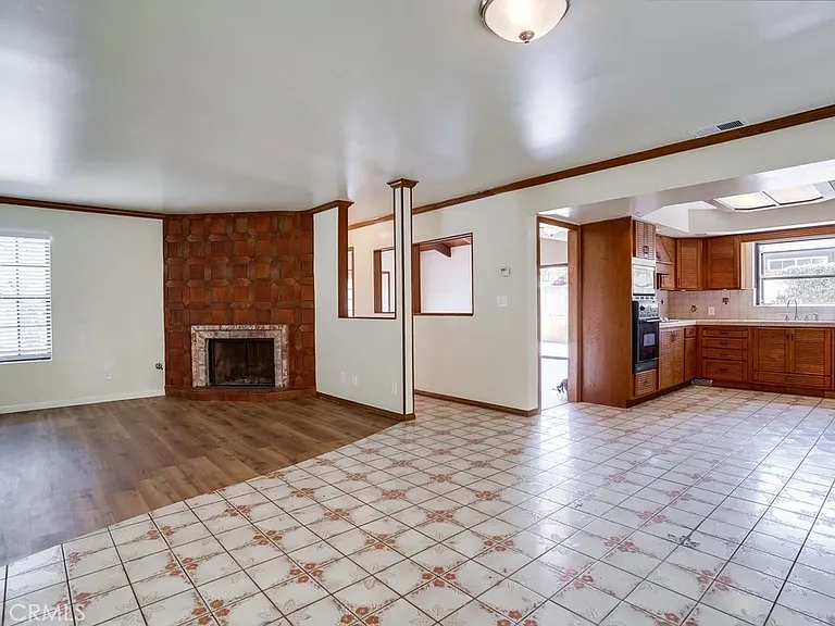 1307 Mackay Ln — Photo 15