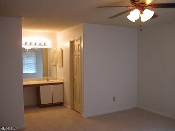 3rd image of 5516 Island Ct