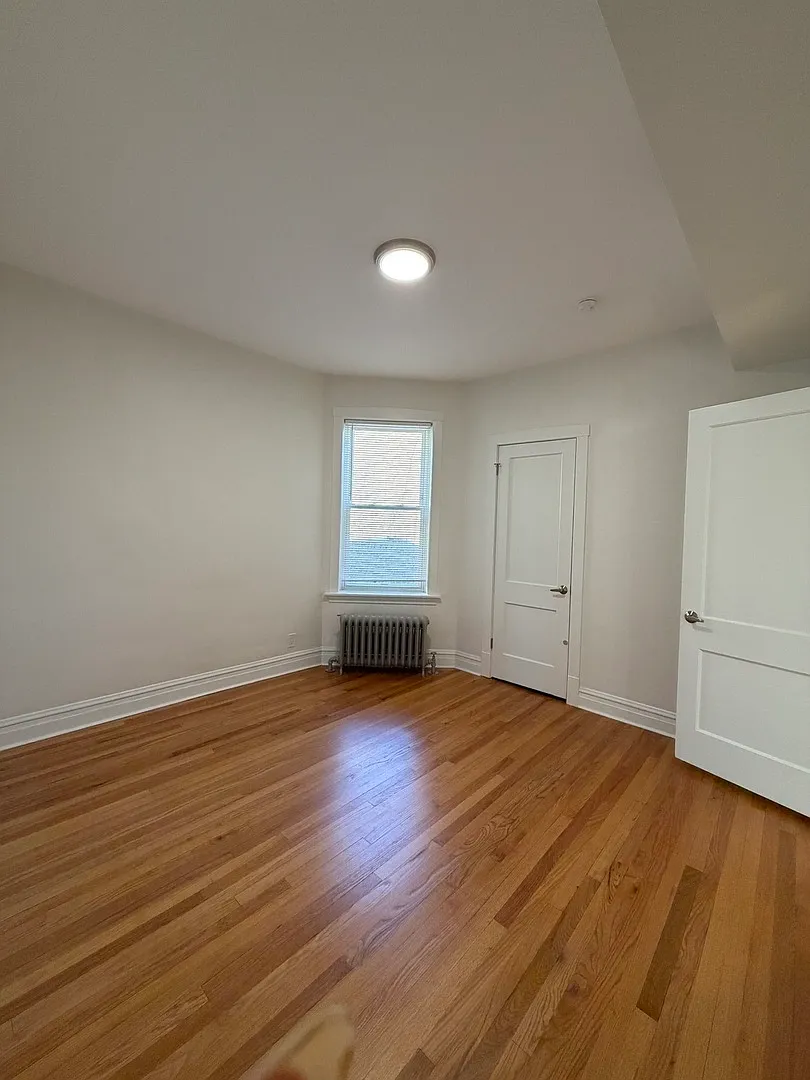 Building Photo - 5339 W Leland Ave #2