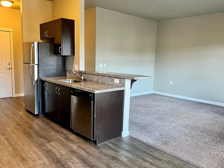Encore Apartments — Photo 4