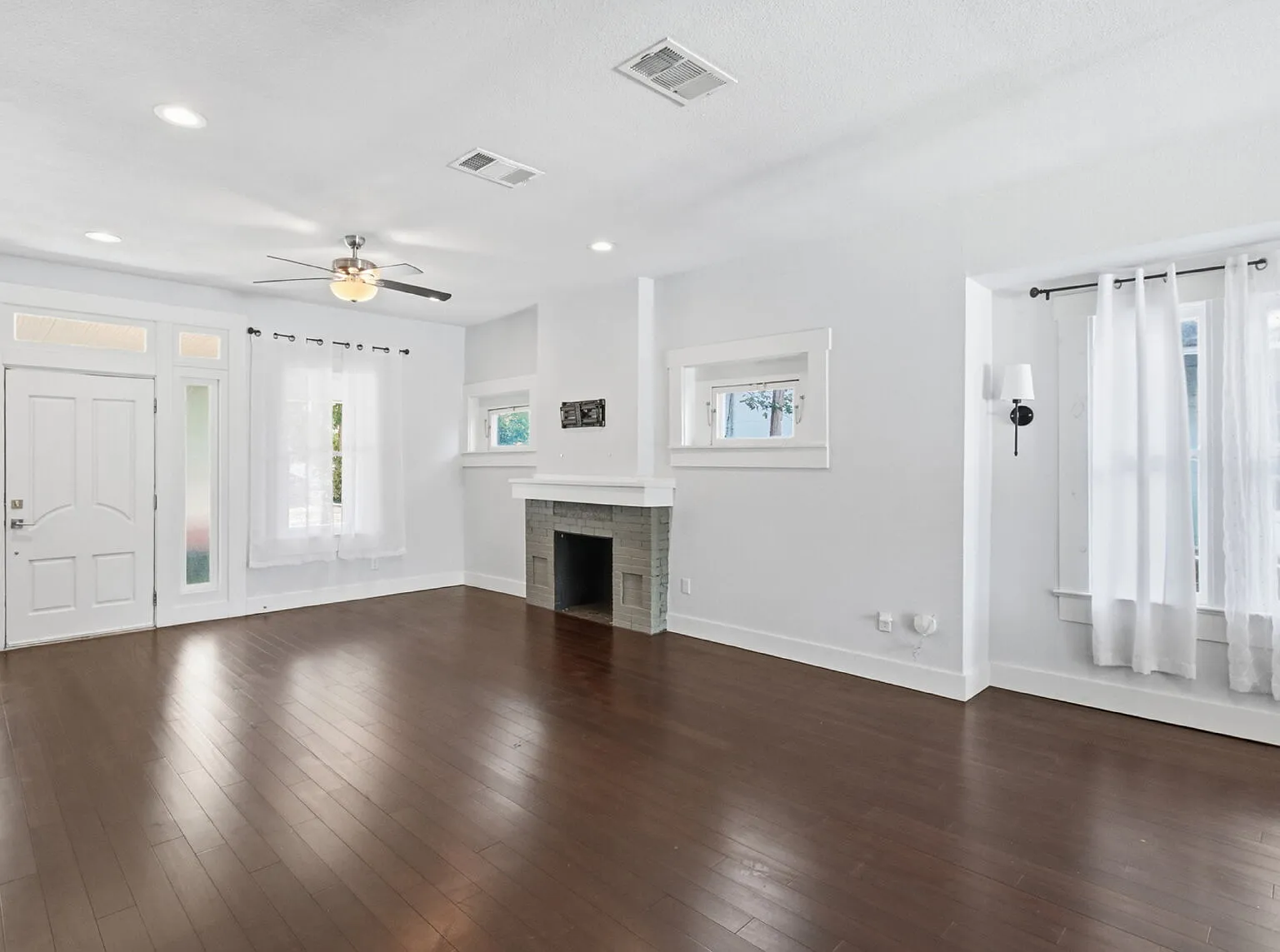Updated 3 Bedroom Home with Modern Finishes Near Everything Downtown! — Photo 4