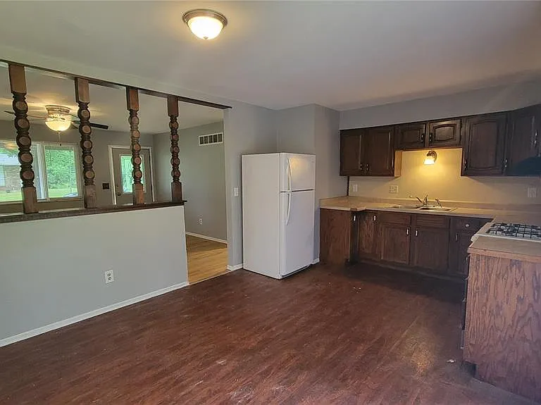 800 Laredo Ave — Photo 5