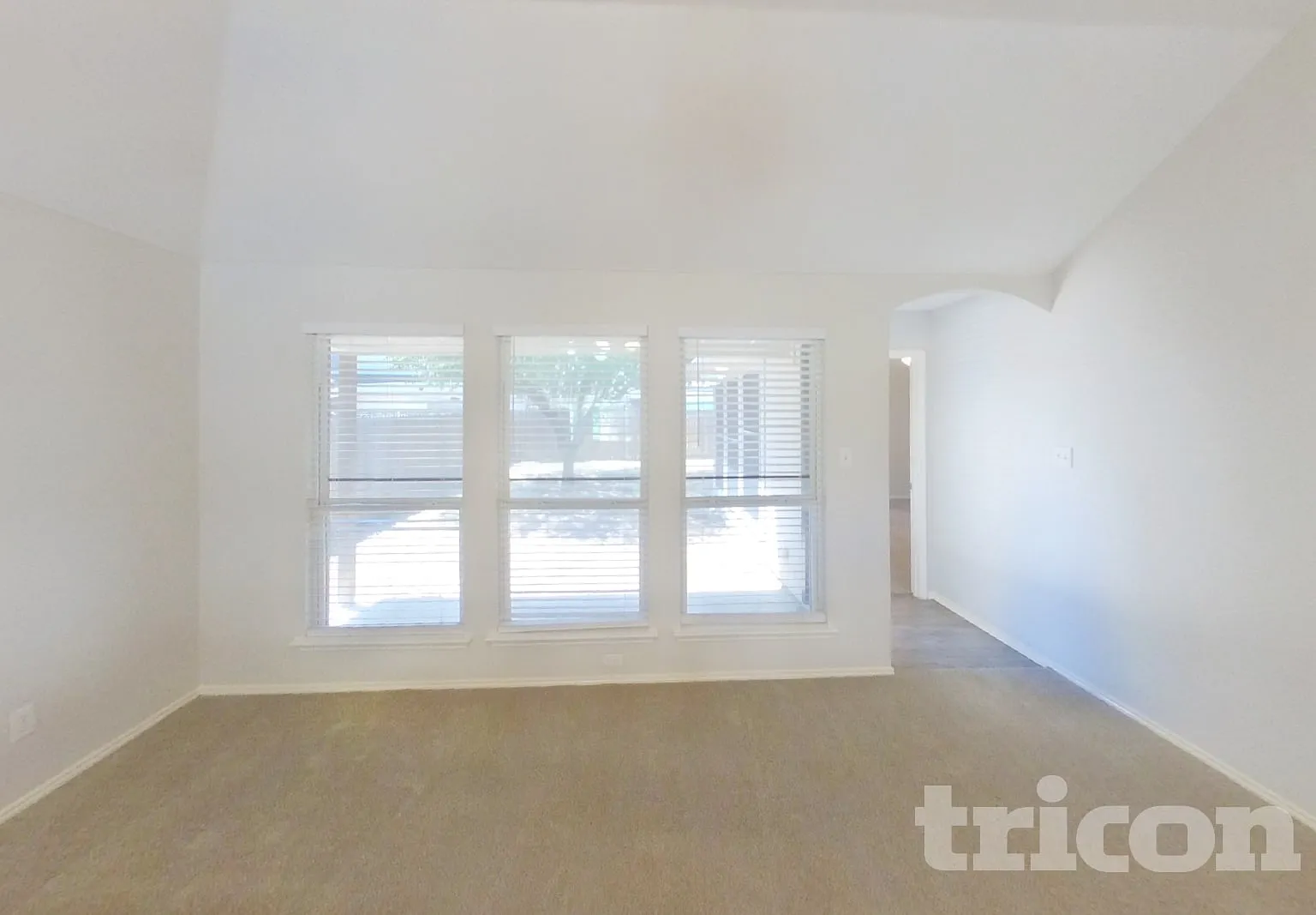 1615 Hillside Drive Waxahachie TX — Photo 2