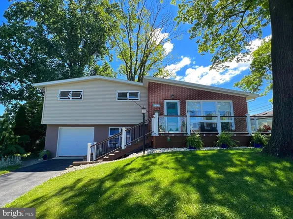 100 N Hoover St, Myerstown, PA 17067