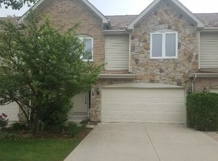 242 Taylor Ct, Buffalo Grove, IL 60089