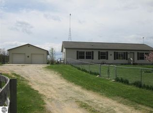 7194 S Sponsellor Dr, Shepherd, MI 48883