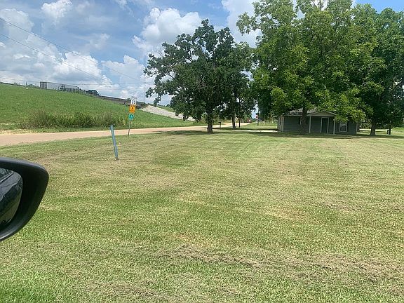 3rd image of 45020 Rogers Rd