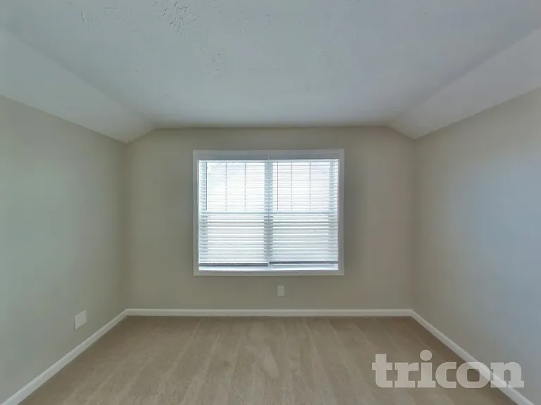 549 Medallion Cir — Photo 11