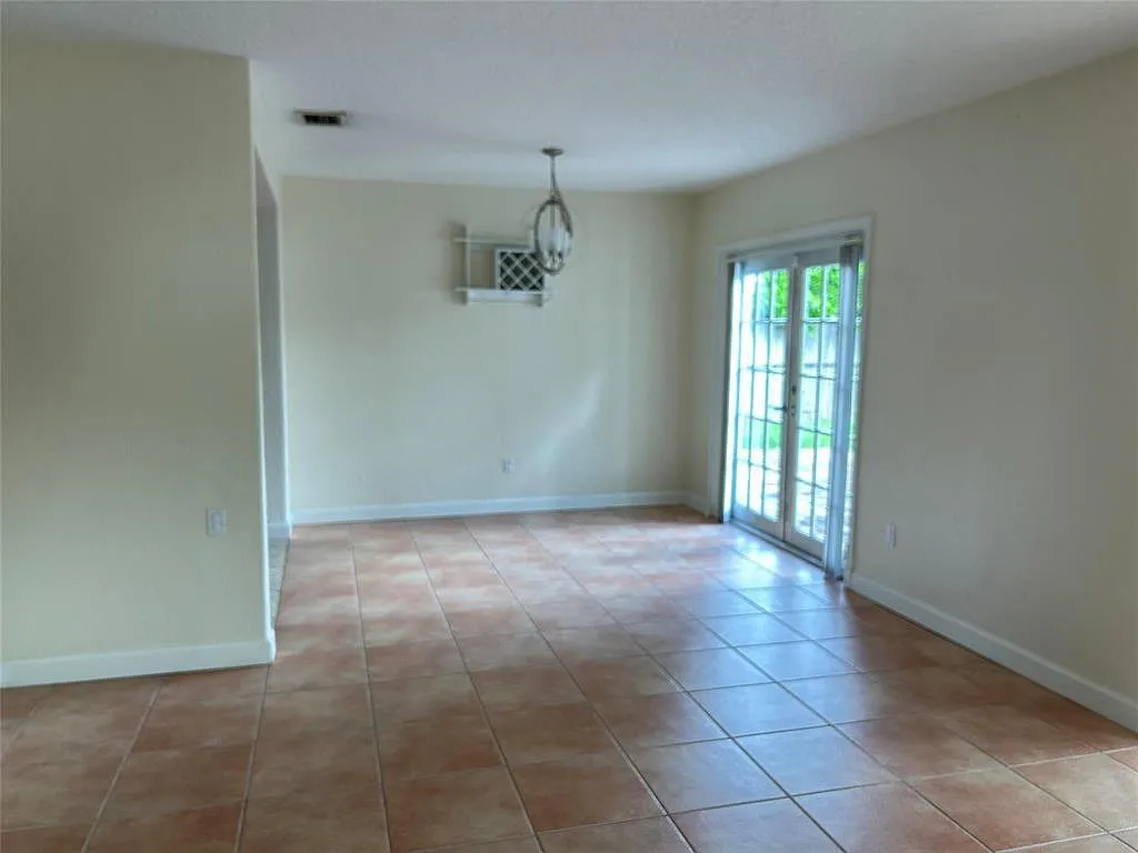 3 bed, 1797 sqft, $4,700 — Photo 2