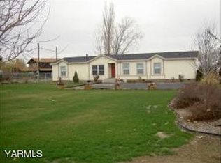 1411 Campbell Rd, Wapato, WA 98951