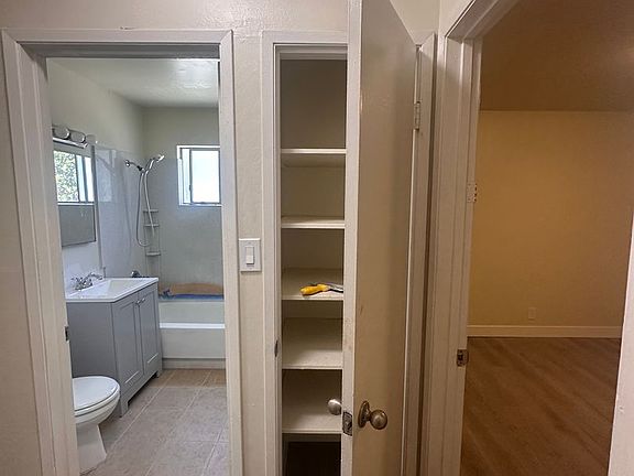 4th image of 2422 Grant St #C