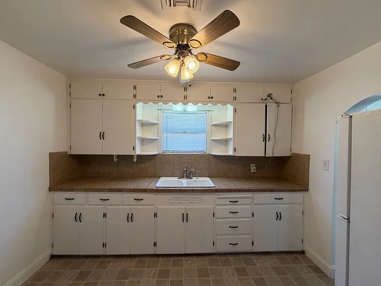 901 Castaic Ave — Photo 3