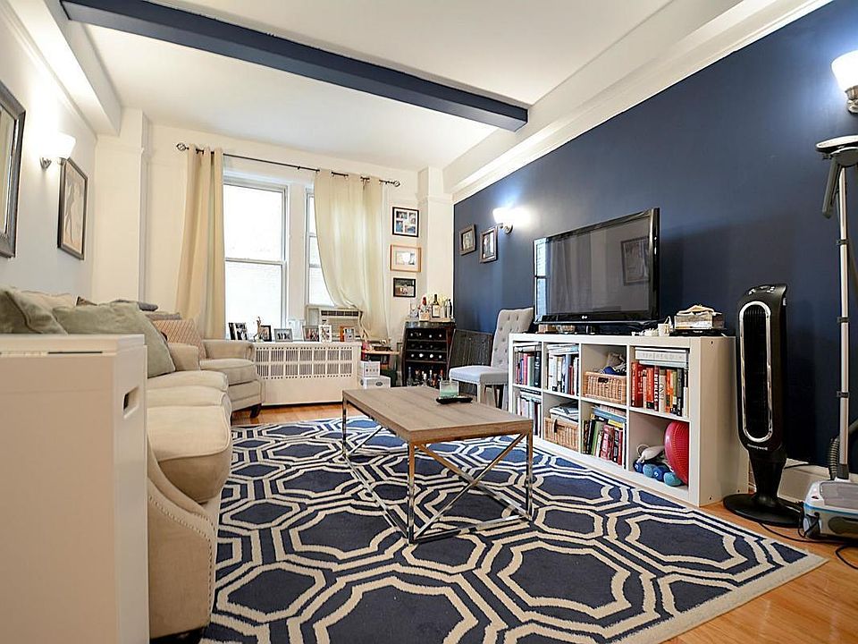 2nd image of 200 W 70th St APT 2M