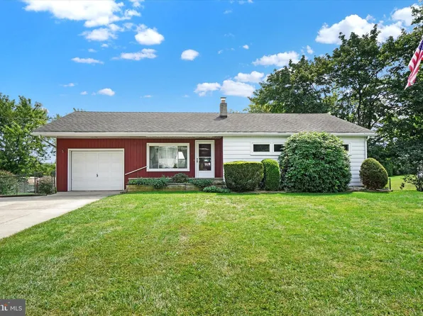 155 N Camp St, Windsor, PA 17366