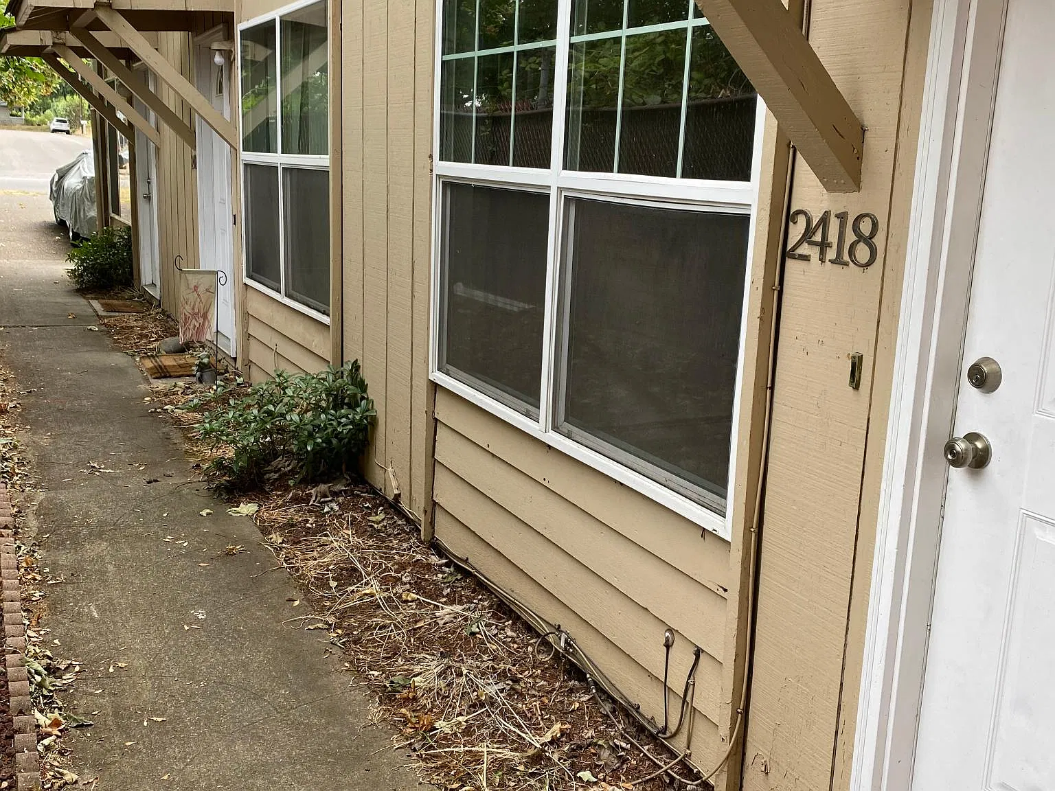2418 Kauffman Ave — Photo 1