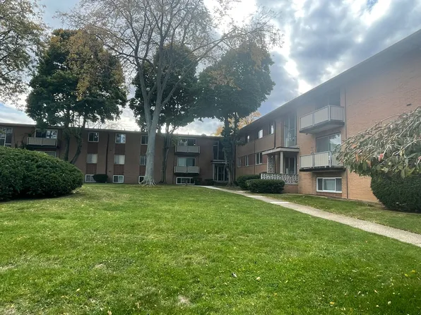 22111 River Oaks Dr #D9, Rocky River, OH 44116