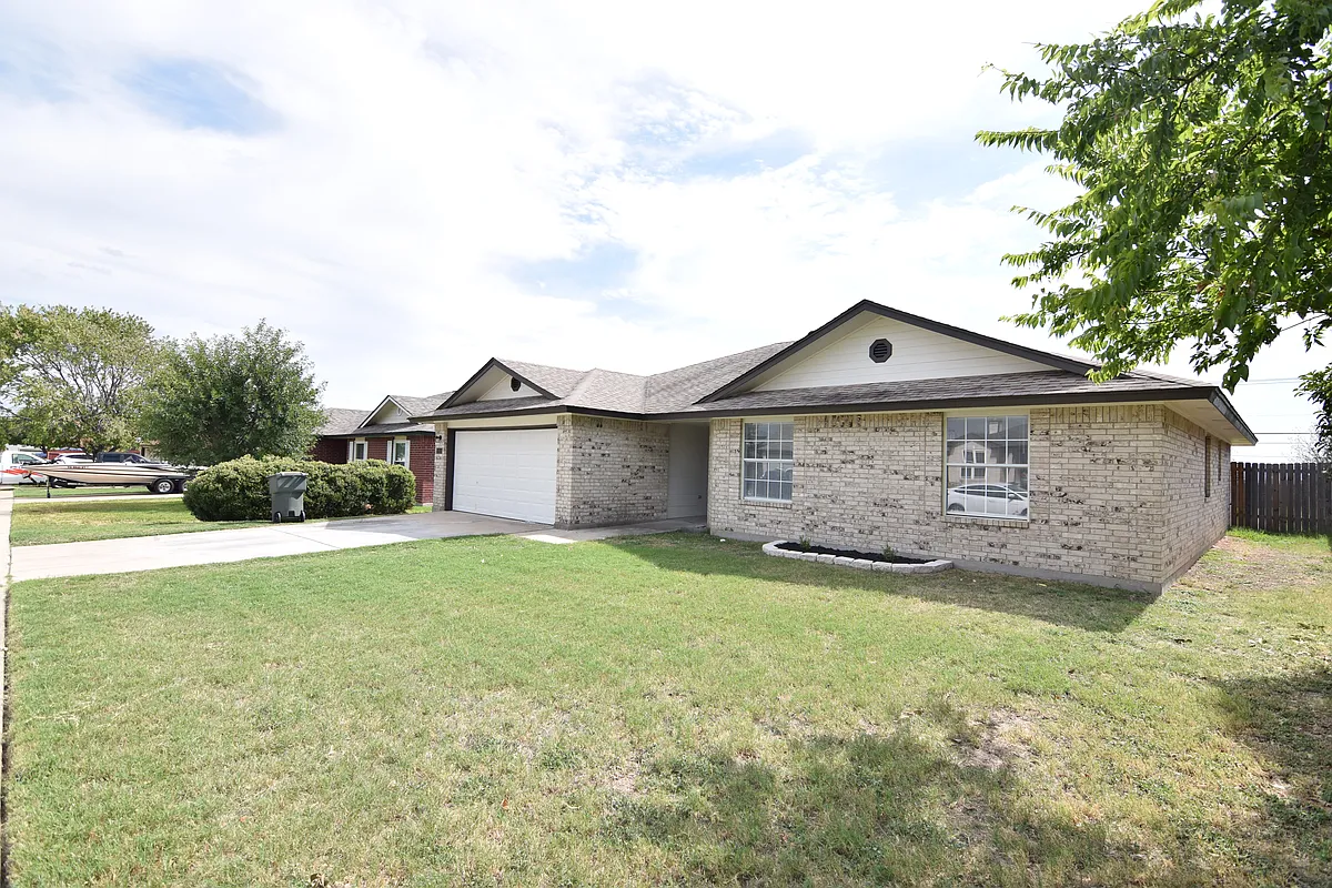 Building Photo - 1906 Agate Dr