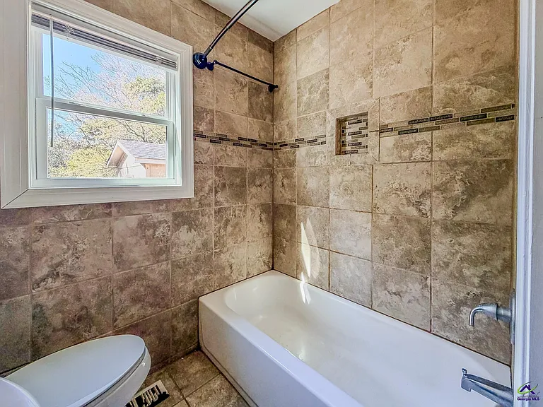 607 McArthur Blvd — Photo 10
